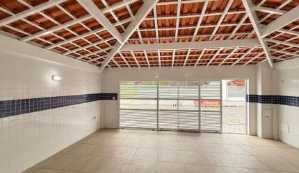Casa nova com fino acabamento – 300 metros da praia!
