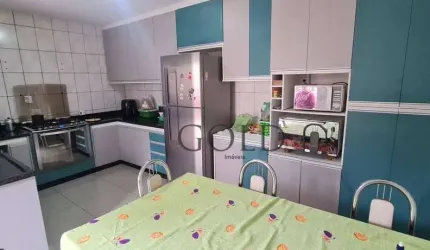 Casa sobrado com 200 m ,  6 quartos, , 3 vagas de garagem , no jardim Anhanguera , por R$ 740.000 .