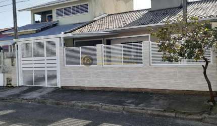 Casa para Venda em Palhoça, Madri, 2 dormitórios, 1 banheiro, 2 vagas