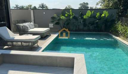 Casa na Riviera com 6 suítes, piscina e quintal com churrasqueira