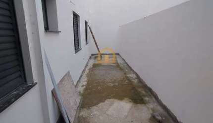 Sobreposta Baixa à Venda - 3 Dormitórios com Quintal e 2 Vagas de Garagem