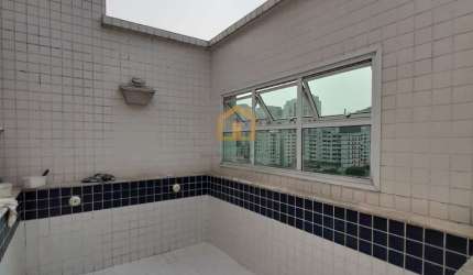 Apartamento Cobertura Duplex, 3 dormitórios amplos, sendo 1 suíte com closet.