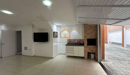 Casa de Condomínio no Marapé - 2 Dormitórios, 1 Suíte e Excelente Localização