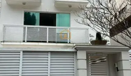 Casa Padrão, 3 dormitórios, sendo 1 suíte.