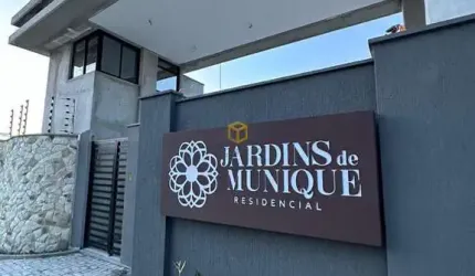 Casa em condomínio à venda em excelente localização no Aquiraz.