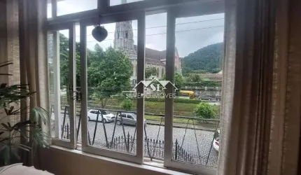 Apartamento- Petrópolis, Centro