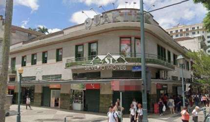 Loja- Petrópolis, Centro