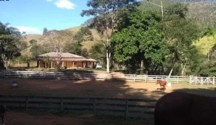 Sítio com 3 dormitórios à venda, 40000 m² por R$ 1.800.000,00 - Rio de Peixe - São José dos Campos/SP