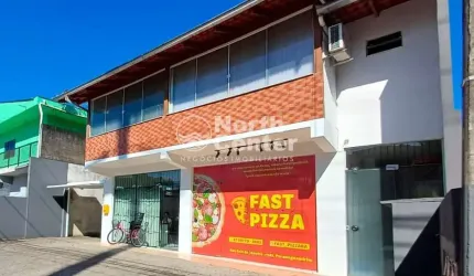 Encantador Sobrado à Venda em Joinville, no Bairro Paranaguamirim