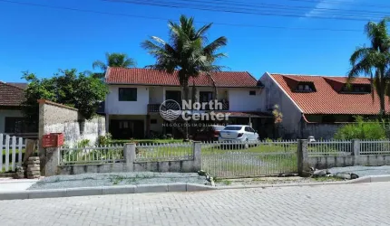 Sobrado Amplo a 50 Metros da Lagoa com Amplo Quintal á venda, Bairro Pinheiros, Balneário Barra do