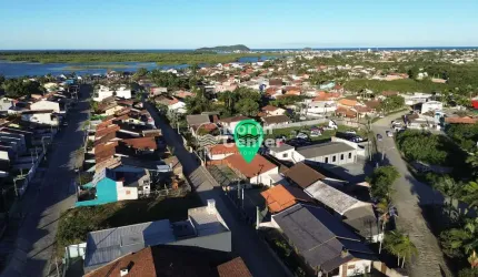 Belíssima casa a 300  metros da lagoa/ Balneário Barra do Sul, SC