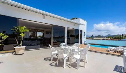 Belíssima Casa a poucos metros do mar em Guaratuba!