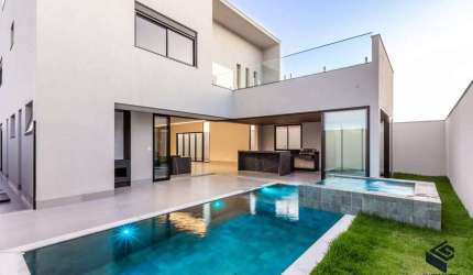 Casa em condomínio fechado à venda, 5 quartos, 4 suítes, 2 vagas, Jardim Versailles - Uberlândia/MG