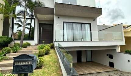 LINDA CASA COND.  JARDIM AMSTALDEN