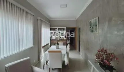 Casa para alugar, 3 quartos, Laranjeiras - Uberlândia/MG - Rotina Imobiliária