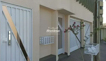 Casa para alugar, 3 quartos, Nossa Senhora Aparecida - Uberlândia/MG - Rotina Imobiliária