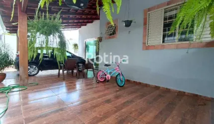 Casa para alugar, 4 quartos, Chacaras Tubalina e Quartel - Uberlândia/MG - Rotina Imobiliária