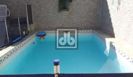 Casa em condomínio fechado com 5 quartos à venda na Rua Pracinha José Varela, Pitangueiras, Rio de Janeiro, 283 m2 por R$ 890.000