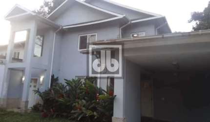 Casa em condomínio fechado com 4 quartos à venda na Rua Serra Dourada, Vargem Grande, Rio de Janeiro, 216 m2 por R$ 895.000