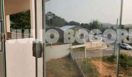 Apartamento com 2 quartos à venda na Rua Cinco, São José do Imbassaí, Maricá, 76 m2 por R$ 310.000