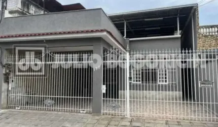 Casa com 3 quartos à venda na Rua Ana Camarão, Camarão, São Gonçalo, 215 m2 por R$ 470.000