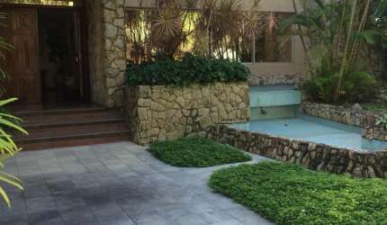 Casa triplex cinematográfica na Gávea!