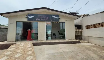 Casa com 3 Dormitórios e 2 Salas Comerciais no Períolo