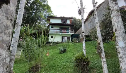 Casa para Venda em Joinville, Glória, 2 dormitórios, 2 banheiros, 2 vagas