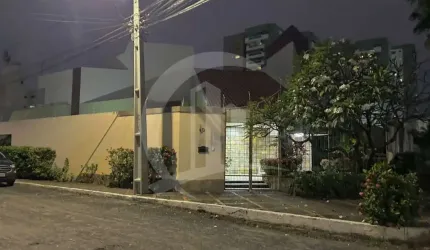 Casa de Andar de Esquina na Atalaia