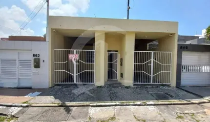 Casa à Venda no Bairro Luzia