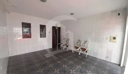 EXCELENTE CASA DE MÉDIO PADRÃO A VENDA NO BAIRRO SIQUEIRA CAMPOS, LADO SOMBRA PREDOMINANTE.