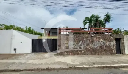 Casa Residencial ou Comercial de 350m² com 5 Quartos sendo 2 (Suítes) para Locação no Bairro Farolândia