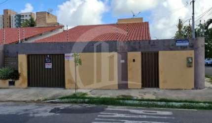 Casa à Venda no Bairro Coroa do Meio  Espaço, Conforto e Excelente Localização!