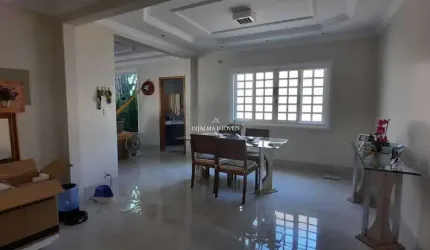 Bairro Shangri-la - Casa à Venda reformada, 3 suítes, 2 vagas, Quintal