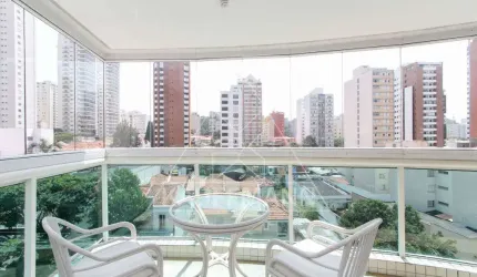 Apartamento em Pinheiros á Venda,  com 4 Dorms, 3 Suítes, 3 Vagas e 190m² útil .