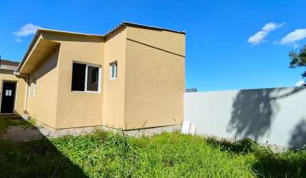 Casa nova com 03 quartos, Suíte e Pátio grande