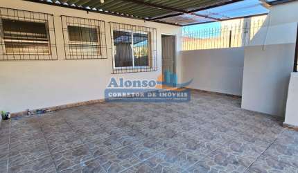 SOBRADO DE ESQUINA COM 03 QUARTOS NO PIO X