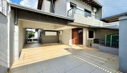 SOBRADO NA ZONA LESTE COM 4 SUÍTES COM AR CONDICIONADO, PISCINA, CHURRASQUEIRA E ENERGIA SOLAR.