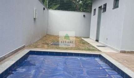 Casa com 3 su&amp;iacute;tes, closet e piscina