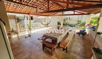 Casa residencial à venda no bairro Sagrada Família com 4 dormitórios e 440 m².