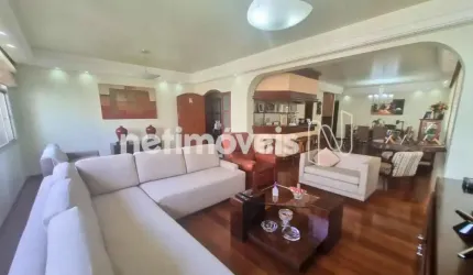 Apartamento à venda no bairro Serra com 220m² e 4 dormitórios/quartos disponíveis.