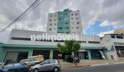 Loja à venda no bairro Caiçaras com 210m² de área disponível para negócios.