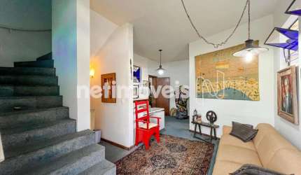 Casa residencial à venda no bairro Belvedere com 560 m² e 6 dormitórios/quartos.