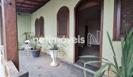 Casa residencial à venda no bairro Prado com 350 m² e 3 dormitórios/quartos.
