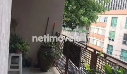 Apartamento à venda no bairro Santo Agostinho com 135 m² e 4 dormitórios/quartos.