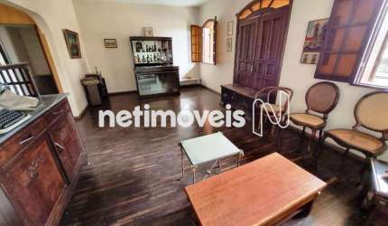 Casa residencial à venda no bairro Nova Suíssa com 390 m² e 3 dormitórios/quartos.