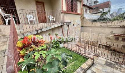 Casa residencial à venda no bairro Santo Antônio com 6 dormitórios/quartos e 270 m².