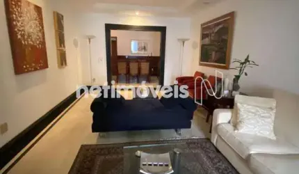 Apartamento à venda no bairro Funcionários com 200 m² e 4 dormitórios/quartos disponíveis.