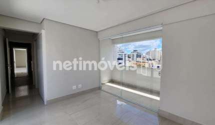 Apartamento à venda no bairro Sagrada Família com 74 m² e 3 dormitórios/quartos.