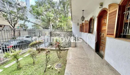 Casa residencial à venda no bairro Santo Antônio com 230 m² e 5 dormitórios/quartos.